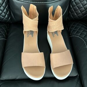 Like new Sorel sandals